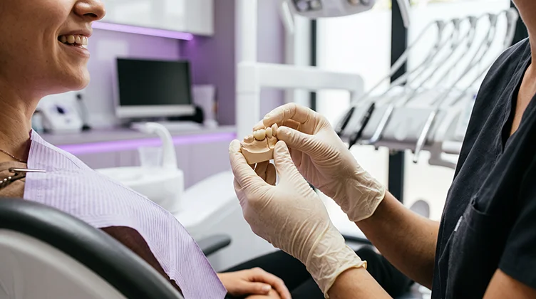 Modele de coroane dentare și protetică în cabinetul DENTORAL Slobozia și Gimbășani